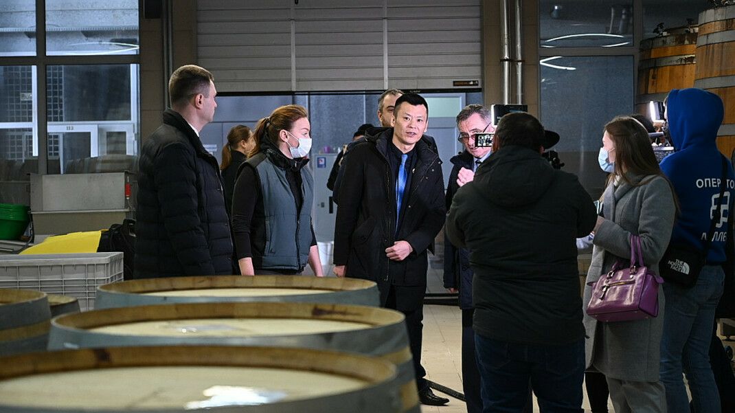 Российский экспортный центр сумел подогнать властям Крыма китайскую делегацию якобы инвесторов - Чэнь Шаньвэня, Чэнь Юна и Чжао Кая