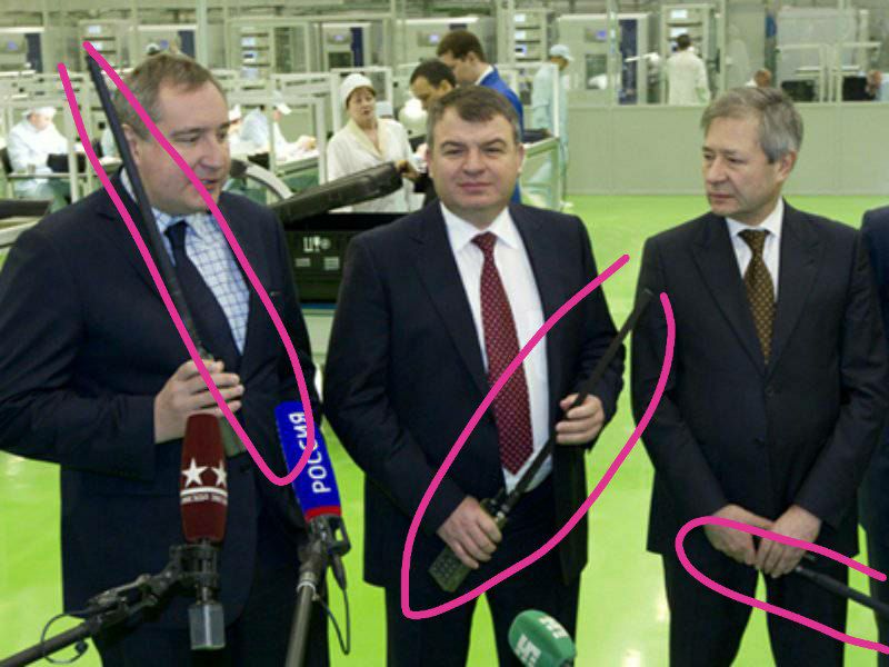 Засекреченная отечественная радиостанция "Азарт" для военных завода "Ангстрем" (им владеет Внешэкономбанк, а ранее бывший министр связи Рейман) оказалась фейком