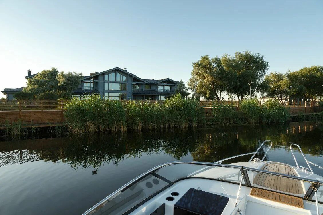 Супруга Владислава Суркова Наталия Дубовицкая стала владелицей – ООО «Ла Дача Астрахань»