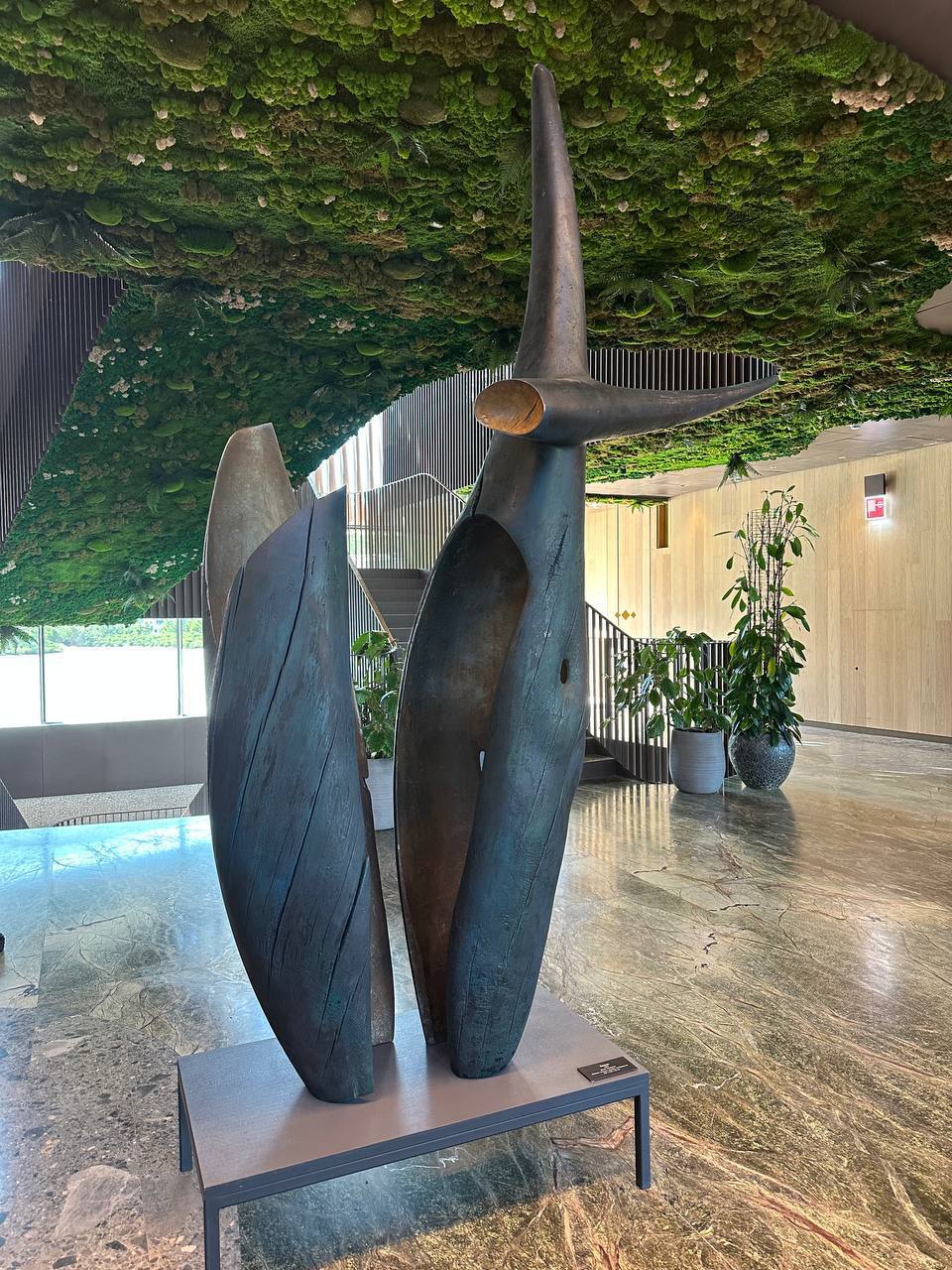 Европейские деятели искусства, которые вроде как должны быть вне политики, «попросили» знаменитого российского скульптора Даши Намдакова не участвовать в Венецианском биеннале