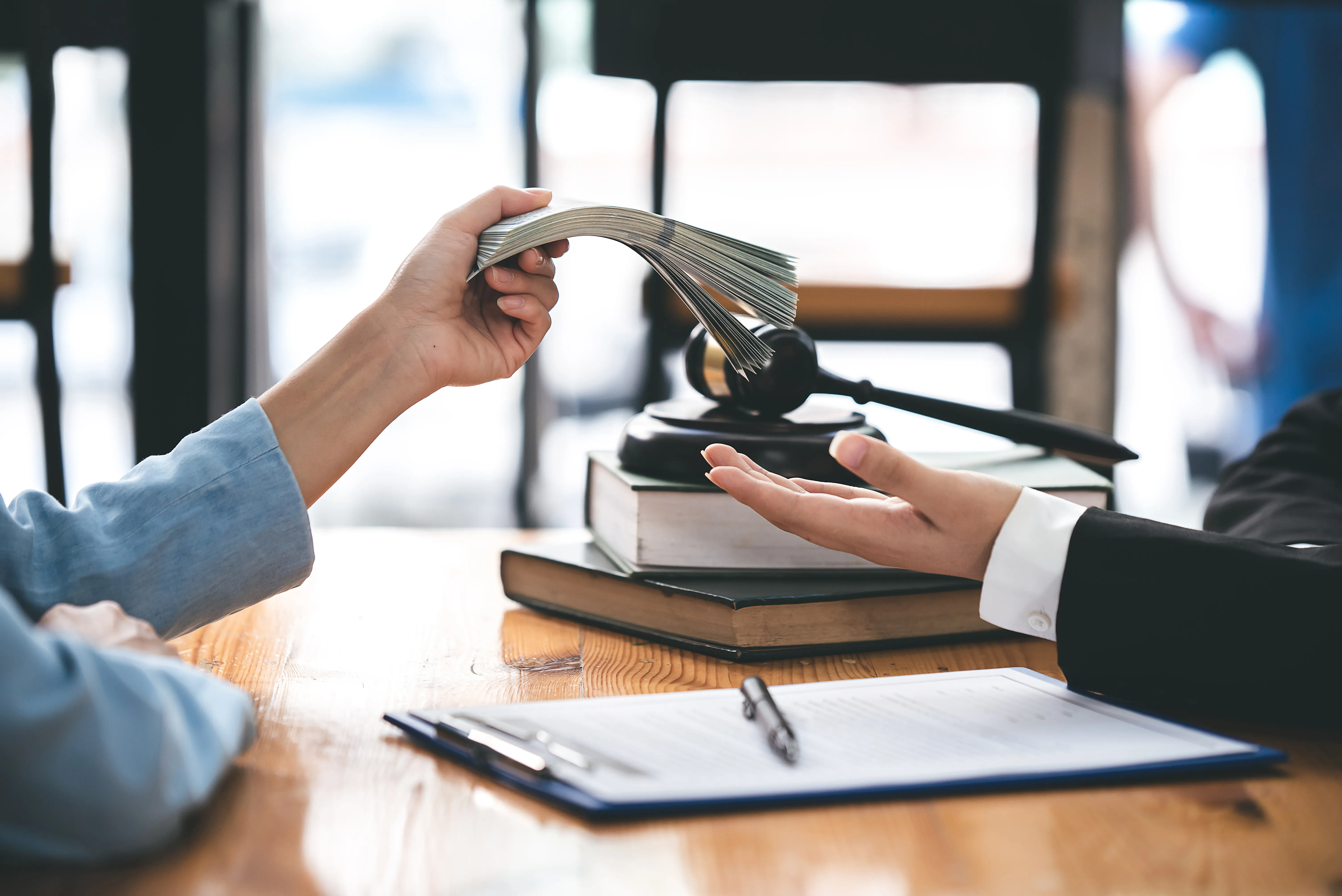 Коллекторы звонят должнику – что делать